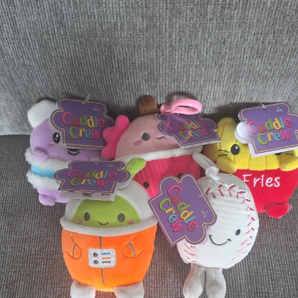 Cuddle Crew Plush Toys With Keychain Attachment For Backpacks - Picture 2 of 10